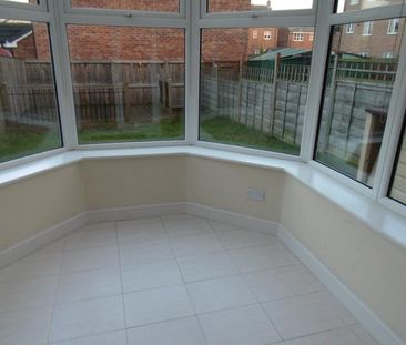 Royal Troon Drive, Wakefield, West Yorkshire - Photo 3