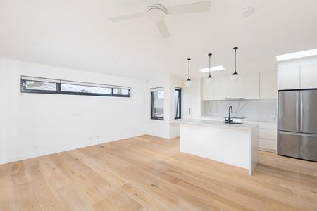 2/5 Fenwick Street, Carlton North VIC 3054 - Photo 2