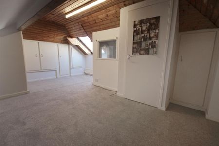 3 Bedroom Bungalow - Detached To Let - Photo 2