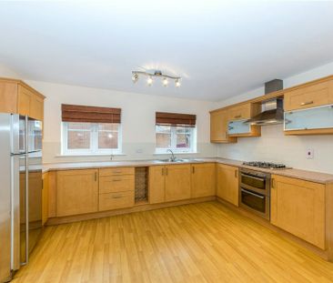 Eddington Crescent, Welwyn Garden City, Hertfordshire, AL7 4SQ - Photo 5