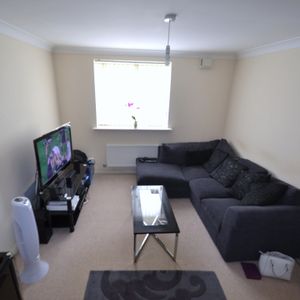 2 bed flat to rent in The Fairways, Golden Mile View, NP20 - Photo 2