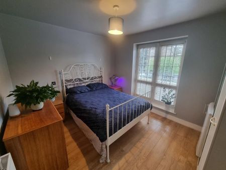 1 bedroom in a flat share to rent - Photo 2