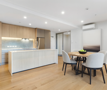 Luxury Apartment - Unbeatable Location - Photo 3