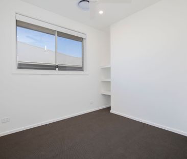 Brand New, Split Level 3 bedroom with Beautiful Views! - Photo 2