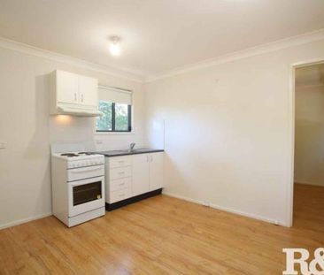 Perfectly Located Self Contained Granny Flat - Photo 1