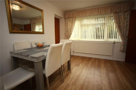 4 bedroom detached house to rent - Photo 2