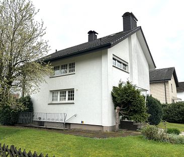 Gepflegtes Einfamilienhaus in Bünde mit Garten, Keller und Garagen ! - Photo 1