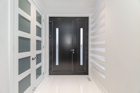 For Lease - 685 Montbeck Crescent, Mississauga, Ontario - Photo 4