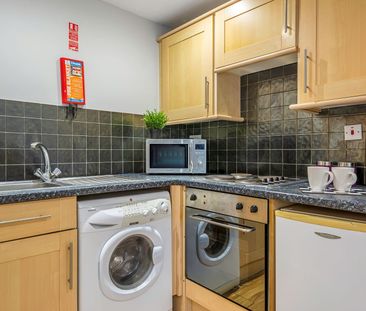 40 HYDE TERRACE Leeds - LS2 9LN - Photo 5