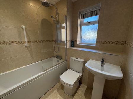 St. Bedes Avenue, Northallerton - Photo 5