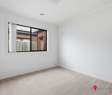 Spacious Family Living in Prime Point Cook Location - Photo 1