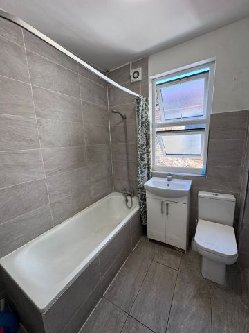 Room in a Shared House, Mount Pleasant Road, N17 - Photo 3