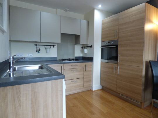 Queensmead, Farnborough, Hampshire, GU14 - Photo 1