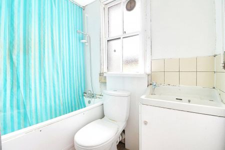 Ground floor flat to Rent - Photo 5