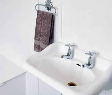 Greenslopes, QLD - Photo 6