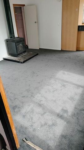 1 room available, huge back yard/garden area. - Photo 5