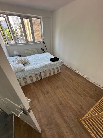 Room in a Shared Flat, Gilbert Sheldon House, W2 - Photo 4