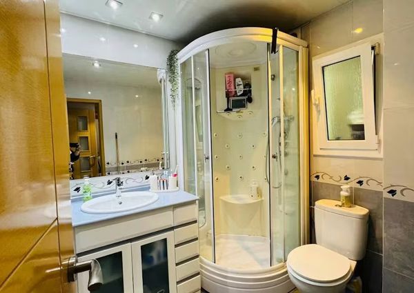 Avinguda de Sant Salvador, Barcelona, Catalonia 08913