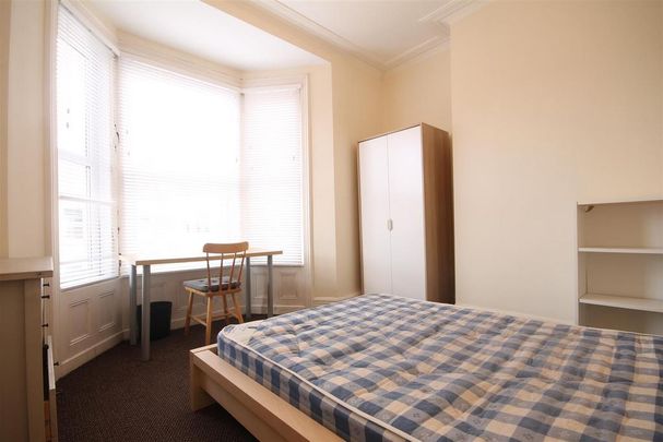 3 bedroom flat to rent - Photo 1