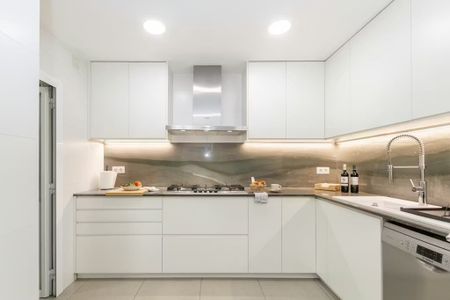 Gran Via de Carles III, Barcelona, Catalonia 08028 - Foto 3