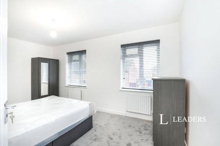 1 bedroom in a house share to rent - Photo 3