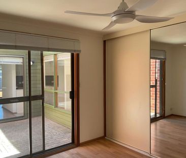 Ideal 2 Bedroom Cottage with New Kitchen & Bathroom - Photo 5