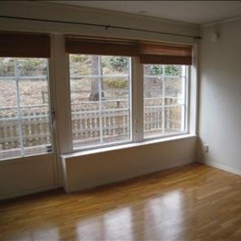 VILLA UTHYRES I SOLLENTUNA - Photo 1