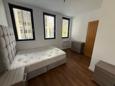 PETERBOROUGH - Photo 3