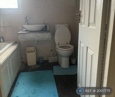 1 bedroom in a house share to rent - Photo 6