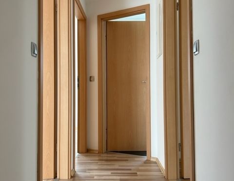 3-Zimmer-Wohnung mit BALKON und LAMINAT in bester Lage auf dem Planitzer Schloßberg zu vermieten! - Photo 1