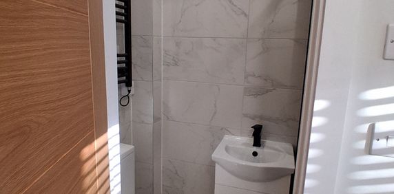 Studio Flat, Upper Clapton Road, E5 - Photo 2