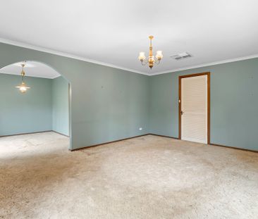 Charming Family Home for Lease in Kooringal - Photo 3