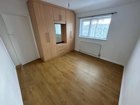 3 bedroom end of terrace house to rent - Photo 4