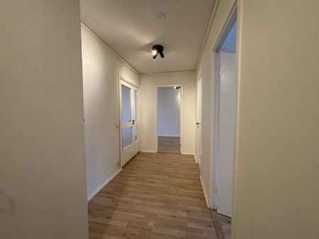 Domarebacken, Norsborg - Foto 3