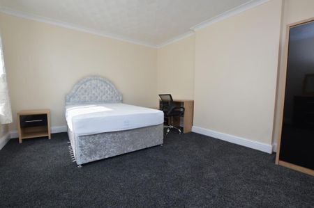 5 bedroom terraced house to rent - Photo 4