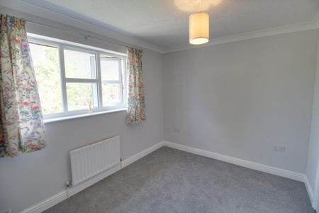 Tongham Meadows, Tongham, GU10 - Photo 2