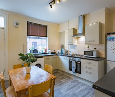 Ashville Terrace, Leeds - Photo 1