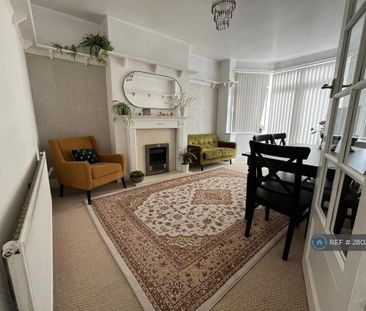 3 bedroom semi-detached house to rent - Photo 4