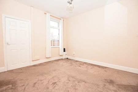 2 bedroom House To Let - Photo 4