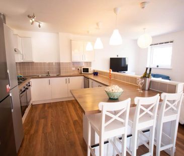 8 bedroom house to rent - Photo 1