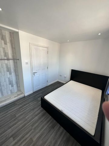 2 bedroom semi-detached house to rent - Photo 4