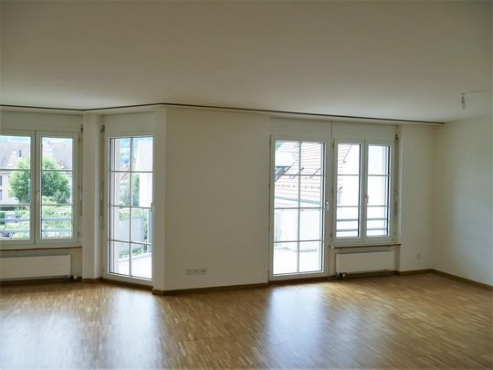 Renovierte 4.5-Zi. Maisonettewohnung mit Balkonen & Parkplätze - Photo 1
