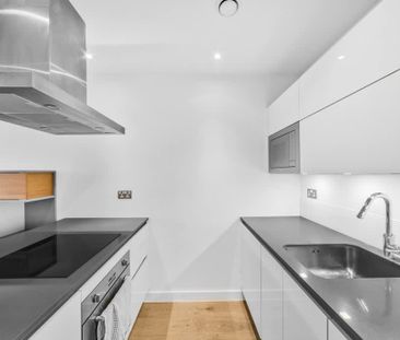 Waterman House, London E15 - Photo 1