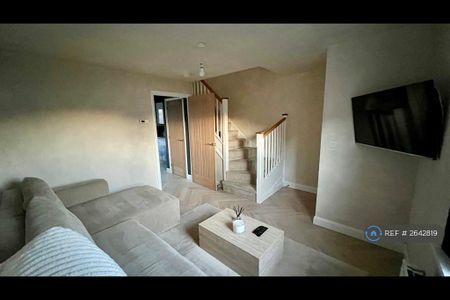 2 bedroom end of terrace house to rent - Photo 2