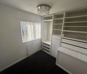 4 bedroom semi-detached house to rent - Photo 5