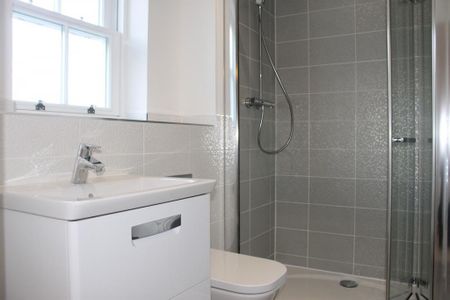 2 bedroom semi-detached house to rent - Photo 5