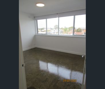 Modern ONE bedroom in an amazing location! - Photo 2