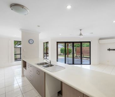 BRIGHT, EASY LIVING STARTS AT 18 SUNPOINT WAY! - Photo 5