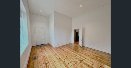 Historic Family Residence - Photo 4