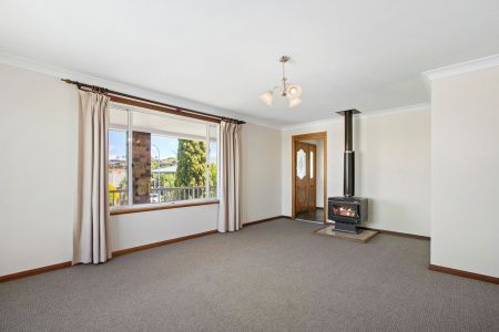 Large Family Home - Minutes to Lighthouse Beach - Photo 2